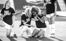 Bóng đá Mỹ chính thức bỏ quy định gây tranh cãi về cấm quỳ gối