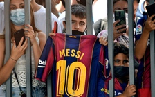 CĐV Pháp cảm xúc lẫn lộn chờ Messi đến PSG