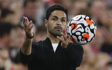 Áp lực đè nặng chiếc ghế của HLV Arteta khi Arsenal chi quá tay