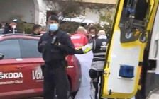 Cua rơ Ý thoát ‘lưỡi hái tử thần’ khi ngưng tim sau cú nước rút về đích