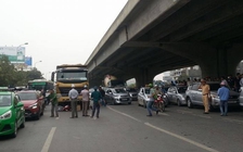 Xe tải cán một phụ nữ tử vong trước bến xe Mỹ Đình