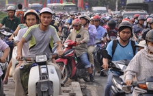 Người dân về quê nghỉ lễ, giao thông Hà Nội kẹt cứng