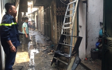 Cháy lớn ở Hà Nội, chủ nhà nhảy lầu thoát thân