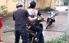 Muốn công an bắt giữ, đối tượng ngáo đá lao vào bắt trẻ em