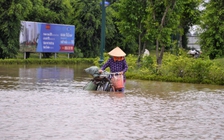 Khu đô thị mới Dương Nội vẫn ngập sâu trong nước mưa