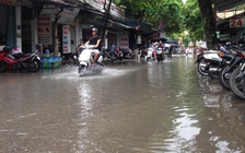 Nước thải bẩn 'bủa vây' Bệnh viện Phụ sản Hà Nội