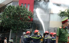 Cháy nhà 4 tầng trên phố Lê Duẩn - Hà Nội