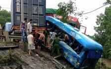 4 ô tô đâm liên hoàn, nhiều người thương vong