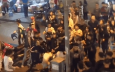 Hai nhóm thanh niên ẩu đả gây náo loạn phố đi bộ Hà Nội