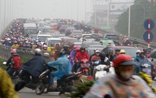 Người Hà Nội chật vật trên đường vì ùn tắc