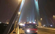 Đi vệ sinh trên cầu Nhật Tân, người đàn ông rơi xuống sông Hồng mất tích