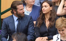 Irina Shayk lần đầu xuất hiện sau khi sinh con cho Bradley Cooper