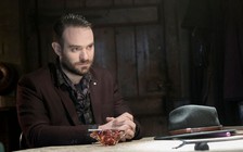 Charlie Cox vứt bỏ hình tượng siêu anh hùng để nhận vai ma cà rồng