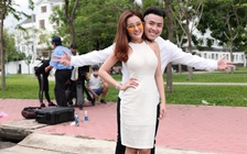 Akira Phan hợp tác hot girl 'siêu vòng một'