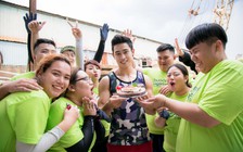 Nam vương Tiến Đạt mừng sinh nhật tại trường quay