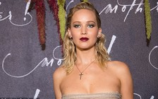 Jennifer Lawrence khoe ngực đầy trên thảm đỏ buổi công chiếu 'Mother!'