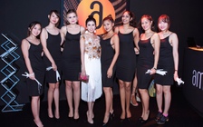 Dàn thí sinh Hoa hậu Hoàn vũ Singapore diễn thời trang cho Emily Hồng Nhung