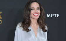 Angelina Jolie rạng rỡ trên thảm đỏ Hollywood Film Awards