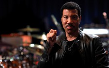 Lionel Richie thông báo hủy show vì cháy rừng ở California