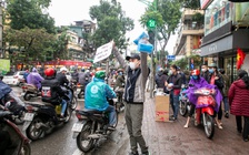Ca sĩ Khắc Việt bỏ tiền túi mua 30.000 khẩu trang phát miễn phí