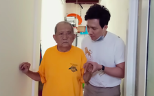 Trấn Thành đến thăm và trao tiền cho nghệ sĩ Mạc Can