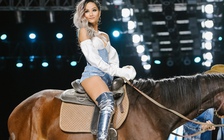 H'Hen Niê cưỡi ngựa trên sàn catwalk