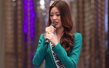 Thí sinh ‘Miss Universe Vietnam' bật khóc, thú nhận là nạn nhân của ấu dâm