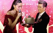 Đàm Vĩnh Hưng đi ca nô đến mừng sinh nhật Hồ Ngọc Hà