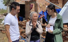 Người dân bật khóc khi được Lý Hải hỗ trợ tiền xây nhà