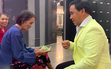 Quyền Linh gây xúc động khi mượn tiền đồng nghiệp gửi tặng người nghèo