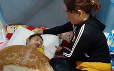 Nằm liệt ở nhà vì không có tiền nhập viện