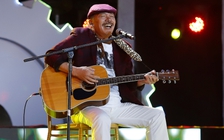 Trần Tiến biểu diễn trước hàng chục ngàn khán giả sau thời gian điều trị bệnh