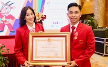 Phan Hiển nhận Huân chương Lao động hạng ba