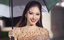Lệ Nam khoe vẻ quyến rũ khi catwalk dưới trời mưa