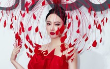 Angela Phương Trinh mặc gợi cảm tái xuất showbiz