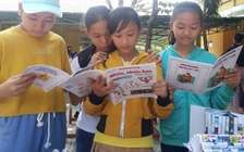 Hội đồng hương Quảng Ngãi tặng tủ sách nhân ái cho trường tiểu học