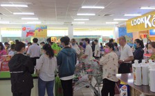 Người Sài Gòn xếp hàng đi siêu thị: Không tích trữ vì hàng hóa luôn nhiều
