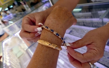 Vàng bị bán tháo, giá USD tiếp tục tăng