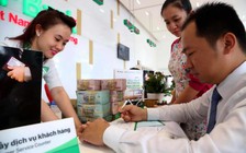 Ngân hàng hút ròng tiền đồng, lãi suất vẫn giảm