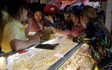 Vàng giảm giá bất chấp lực mua tăng