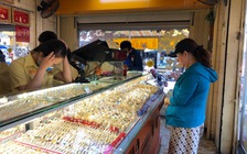 Giá vàng ngày 10.3: Tiếp tục giảm khi chứng khoán Mỹ lao dốc