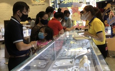 Giá vàng hôm nay 24.3.2021: Giảm trước sức mạnh của USD