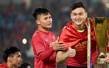 Người hâm mộ được chiêm ngưỡng cúp vô địch AFF Cup 2022 tại TP.HCM