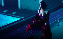 Selena Gomez khoe vòng một đẫy đà trong MV mới