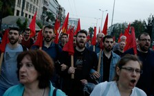 Anh, Pháp vấp phải phản đối nội bộ về vụ tấn công Syria