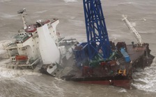 Tìm thấy 12 thi thể trong vụ tàu gãy đôi trên Biển Đông
