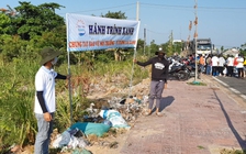 Học cụ già nhặt rác, nhóm quyết tâm: 'Họ vứt tụi em nhặt, cho đến khi họ hết vứt'