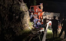 Phú Yên: Xe đầu kéo đâm vách đá, tài xế tử vong