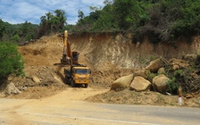 Doanh nghiệp 'ăn trộm' đất