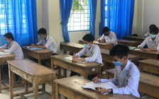 Học sinh Đồng Tháp, An Giang nô nức trong ngày đầu đi học lại